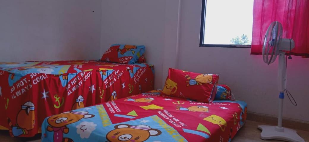 ג'מבי Almira Homestay מראה חיצוני תמונה